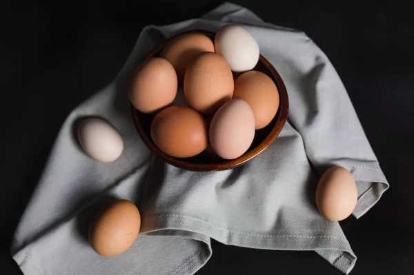 Астраханские власти договорились с птицефабриками о прямой продаже яиц жителям